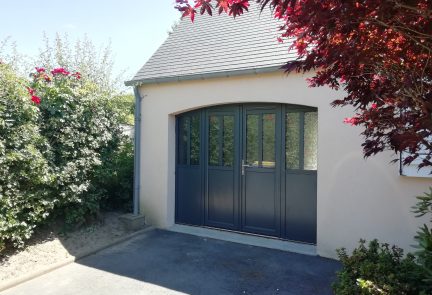 Porte de garage style atelier – Cherbourg (50)