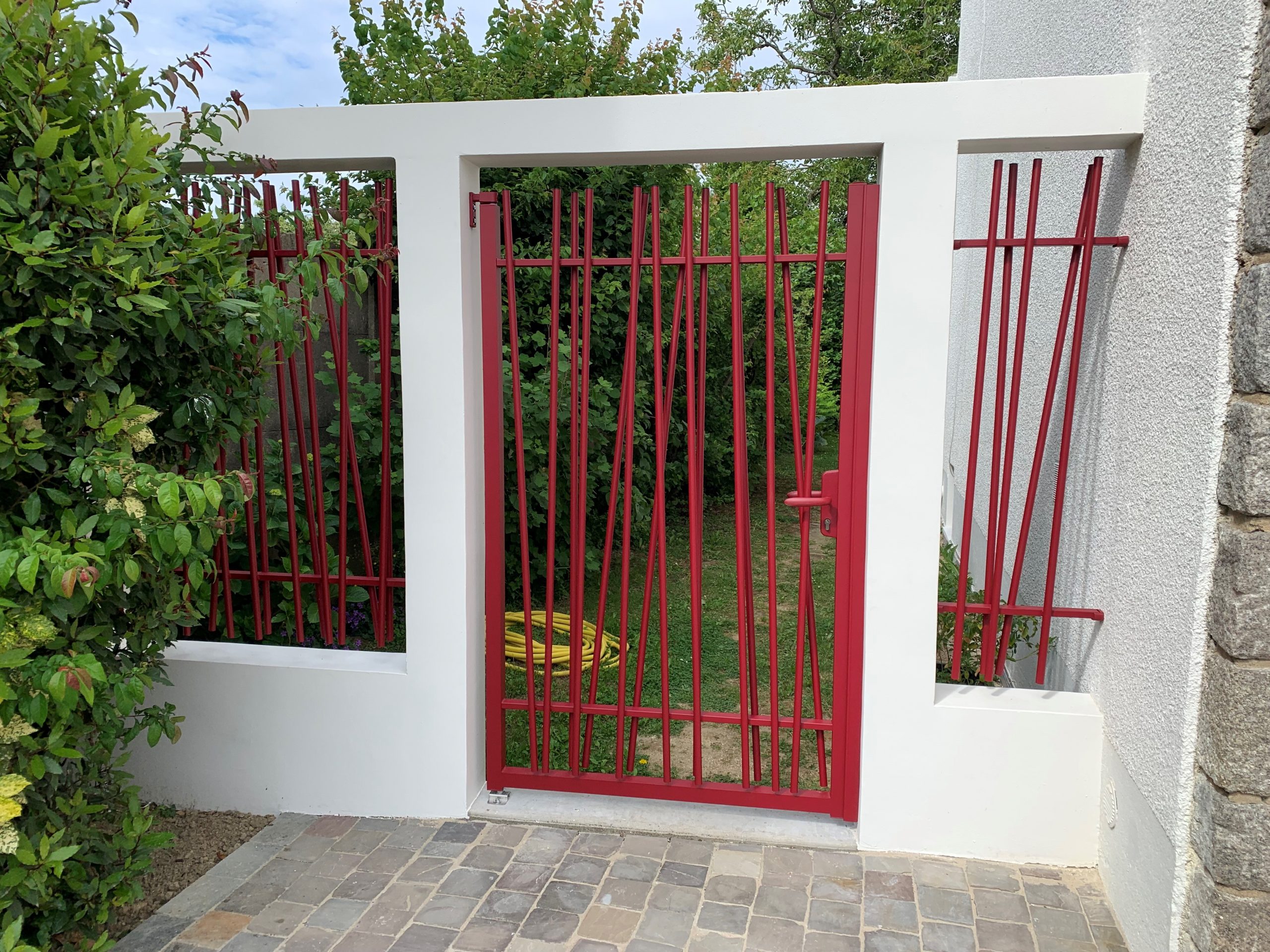 Installation Portail Kostum Cadiou Modele Dune Rouge Caseo Rennes