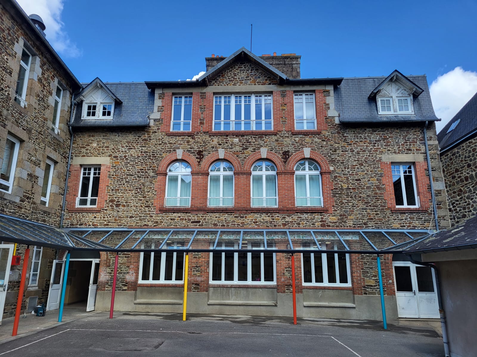 Renovation Menuiserie Bois Ecole Miroiterie Du Mont Saint Michel Fougeres Avranches Rennes (10)