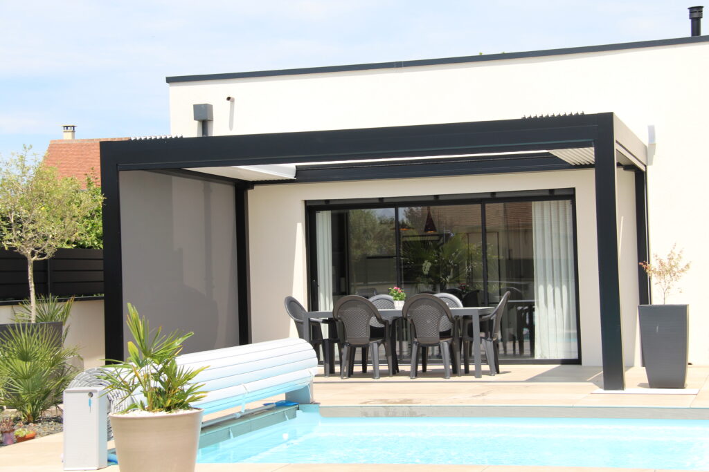 Installation D'une Pergola Bioclimatique à Caen Avec Un Design Moderne