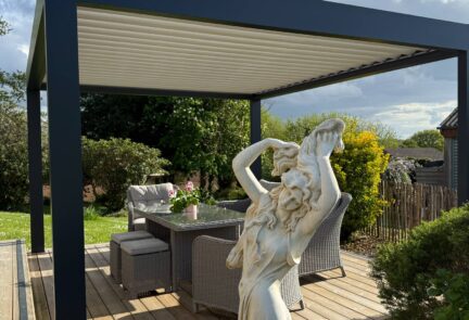 Installation d’une pergola bioclimatique à Granville