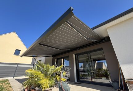 Installation d’un store banne à Poilley (50)